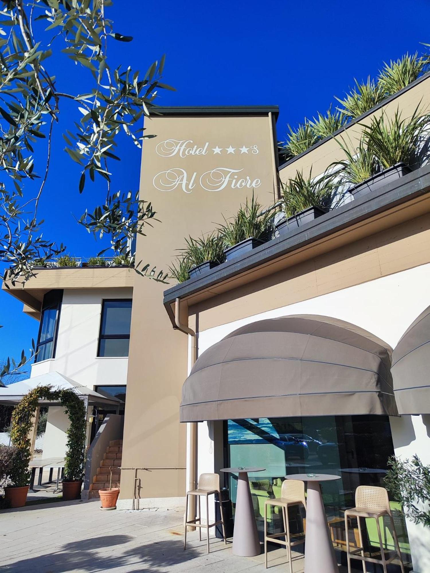 Hotel Ristorante Al Fiore ペスキエーラ・デル・ガルダ エクステリア 写真